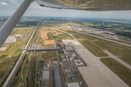 Flughafen Leipzig Halle, Vorfeld, Passagierterminal und DHL Logistikhub